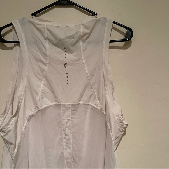 Zyia panel split back mesh tank - Picture 10 of 10